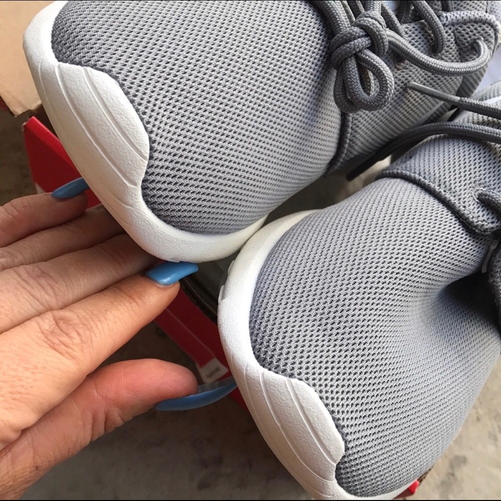 NWB NIKE ROSHE ONE WOMENS SIZE 10 - Picture 6 of 8